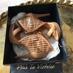 ⭐️ POUR LA VICTOIRE ⭐️ Tan Platform Sandals for summer ☀️